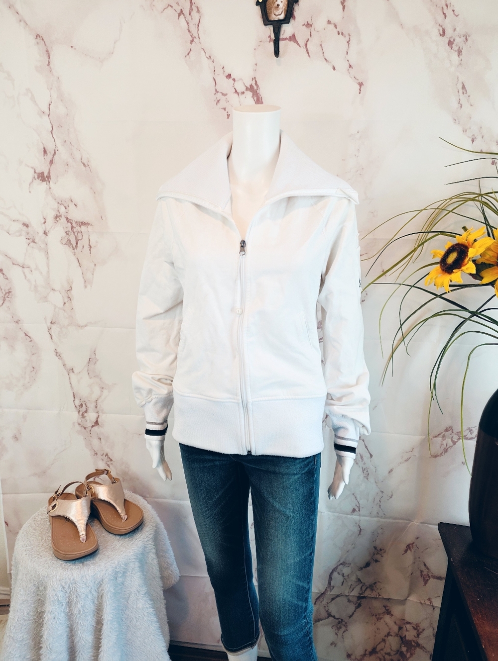 Lululemon White Zip Up Jacket Size 8 Fitted Athleisure Yoga Forme Style OG - Picture 3 of 9
